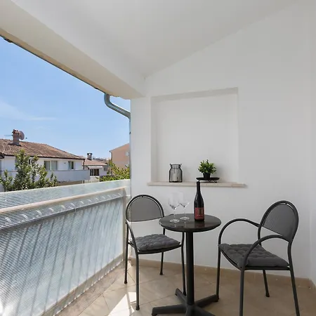 Apartment Marisan Seaview Funtana